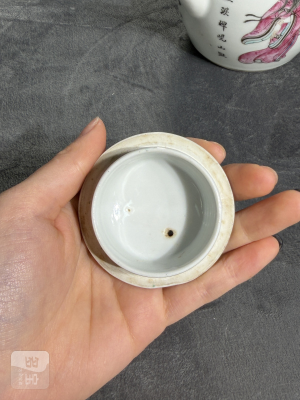 清同治粉彩无双谱人物故事纹壶 - 图9